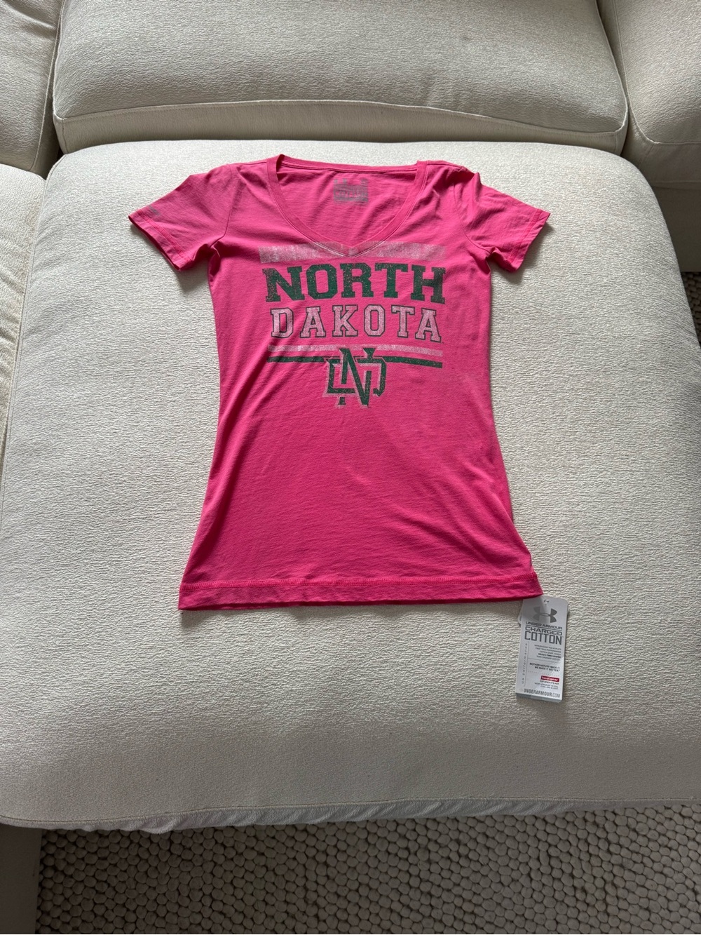 Under Armour University of North Dakota UND Pink Tee XS NWT